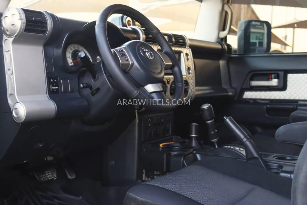 Toyota FJ Cruiser 2008 for Sale in Sharjah Image-6