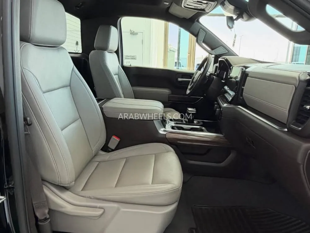 Chevrolet Silverado 2025 for Sale in Abu Dhabi Image-9
