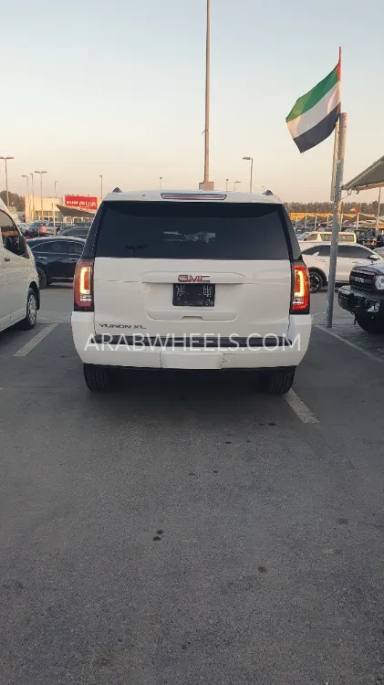 جي إم سي يوكون إكس إل 2017 for Sale in الشارقة Image-9