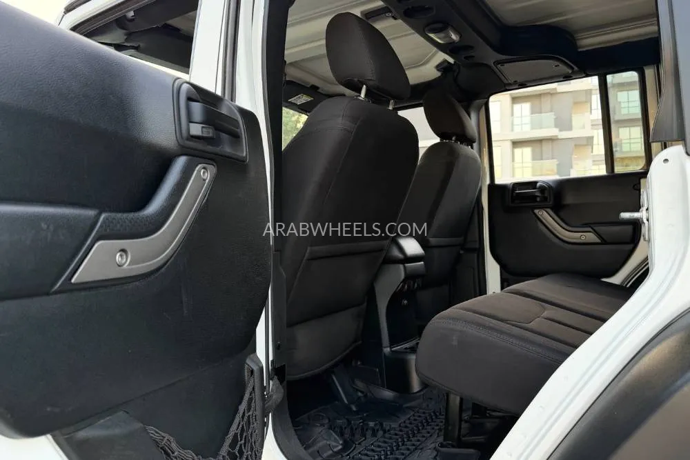 Jeep Wrangler 2018 for Sale in Dubai Image-10