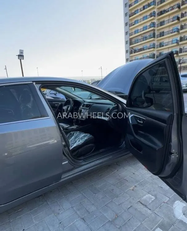 Nissan Altima 2017 for Sale in Dubai Image-13