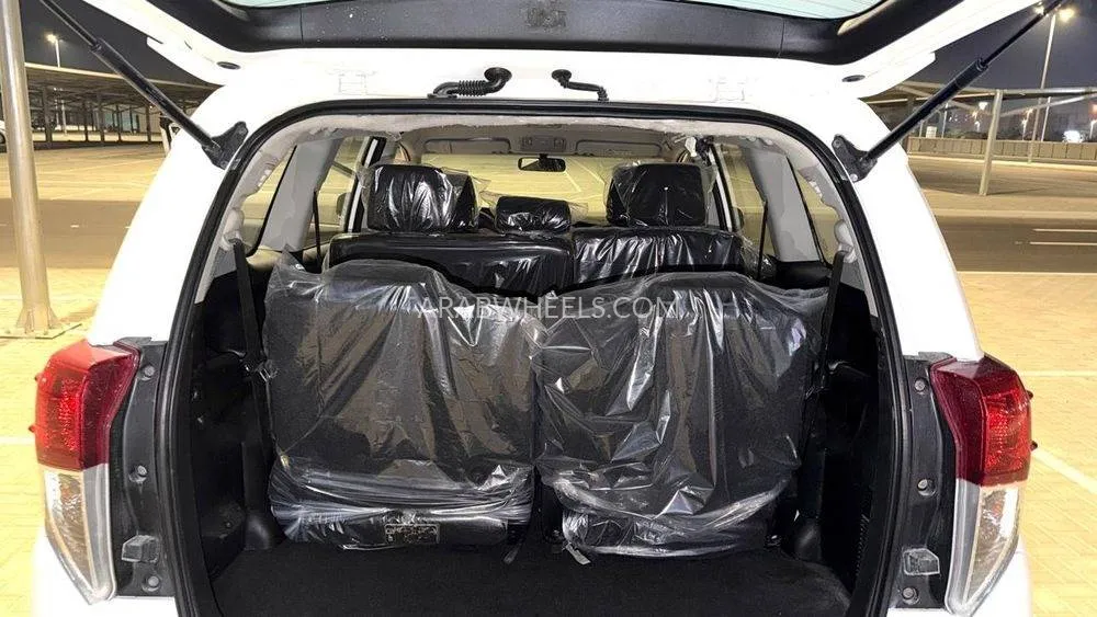 Toyota Innova 2018 for Sale in Sharjah Image-9