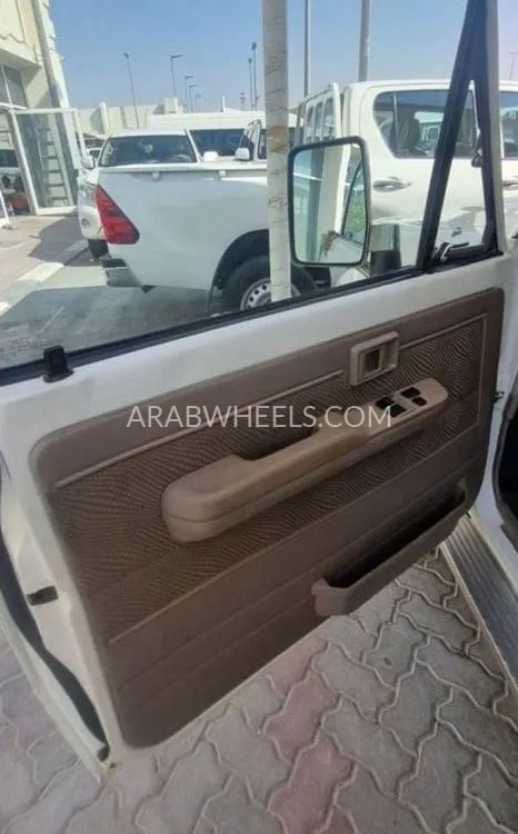 Toyota Land Cruiser 70 Series 2015 for Sale in Sharjah Image-4