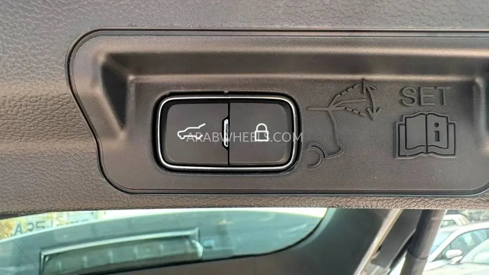 Ford Explorer 2022 for Sale in Dubai Image-9