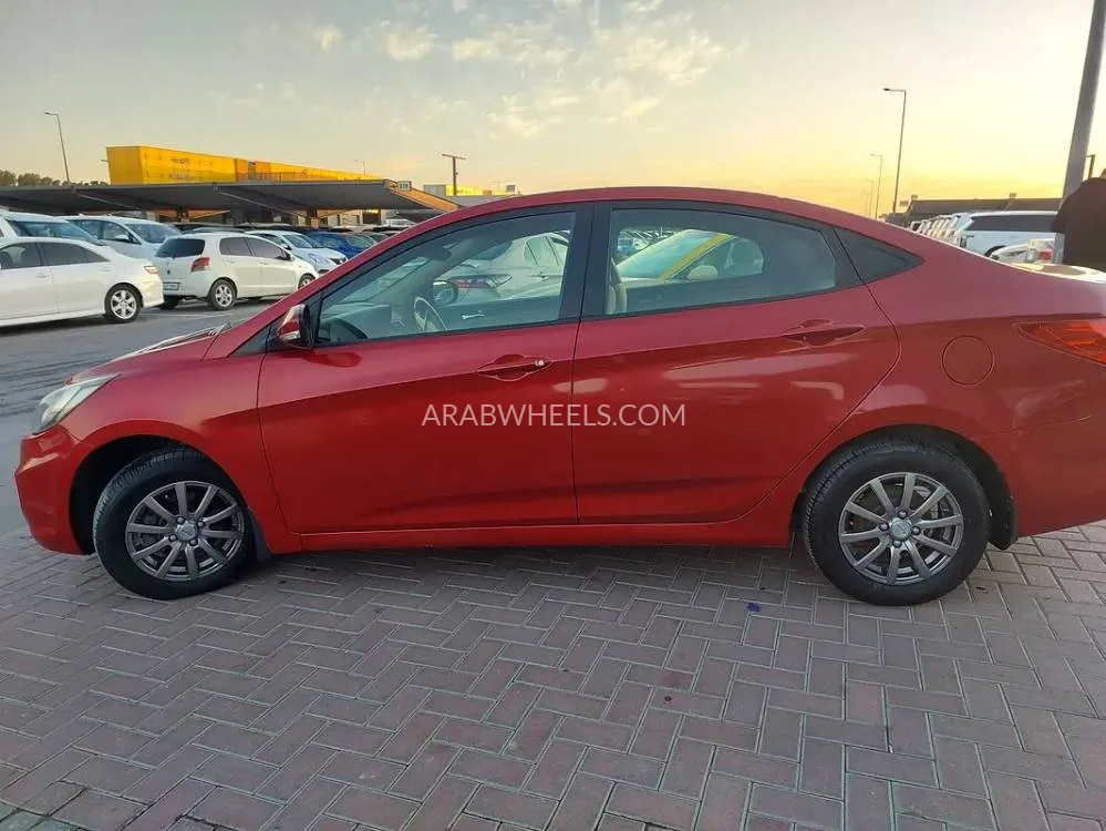 Hyundai Accent 2015 for Sale in Sharjah Image-4