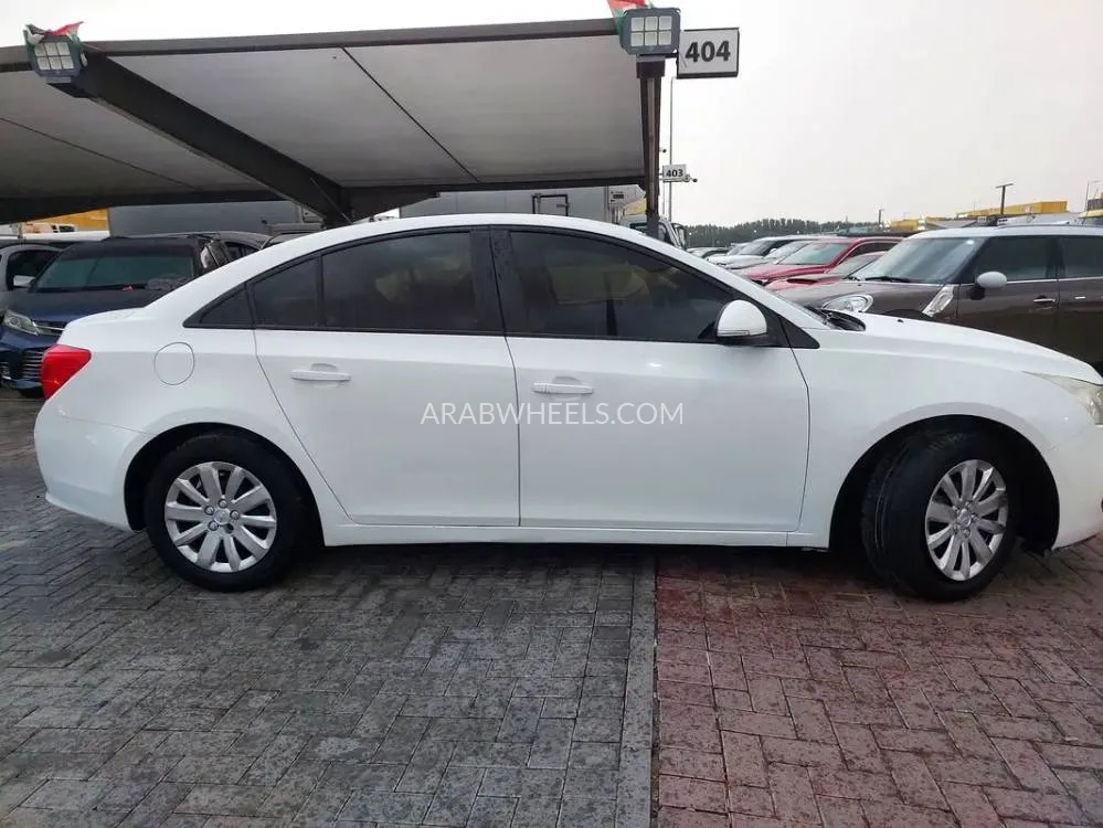 Chevrolet Cruze 2017 for Sale in Sharjah Image-9