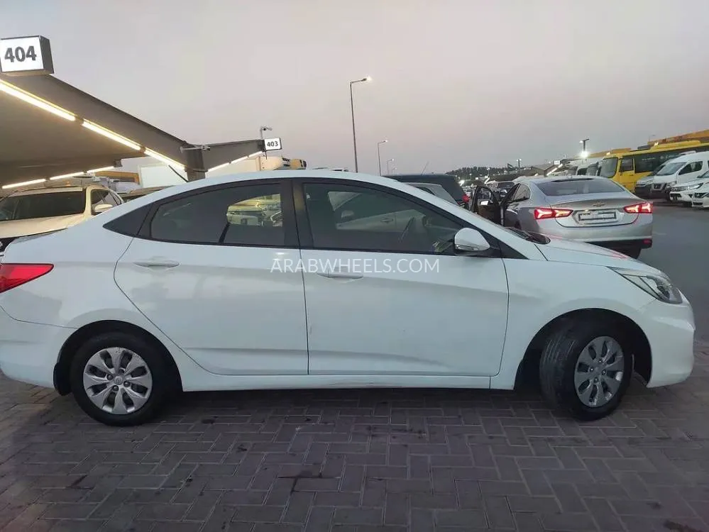 Hyundai Accent 2016 for Sale in Sharjah Image-9