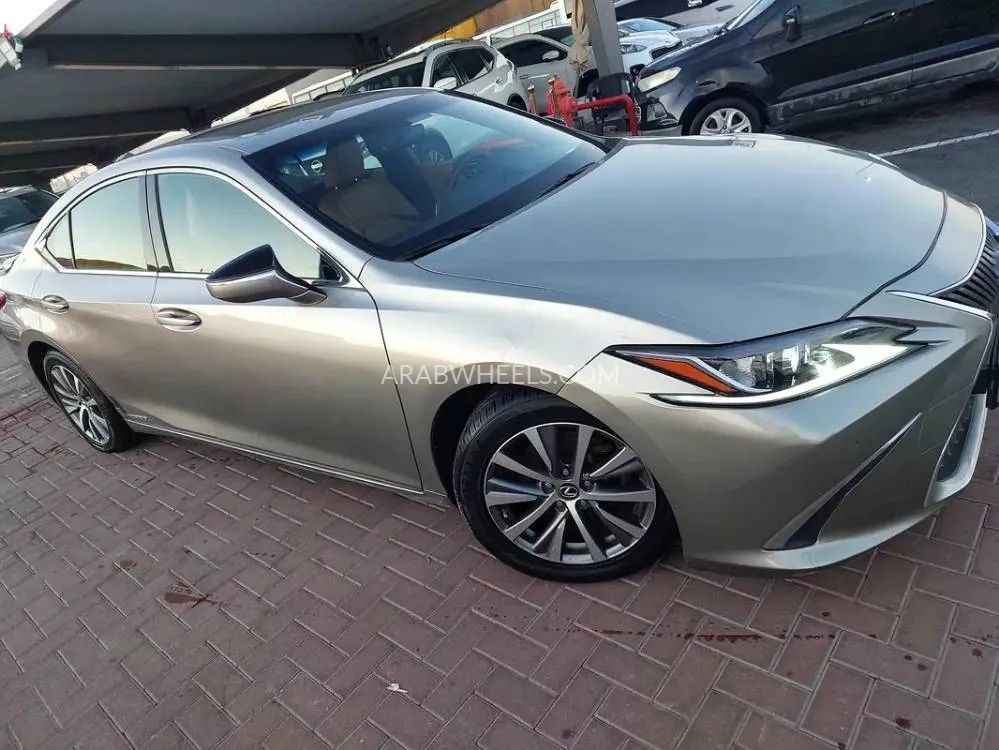 Lexus ES 2019 for Sale in Sharjah Image-17