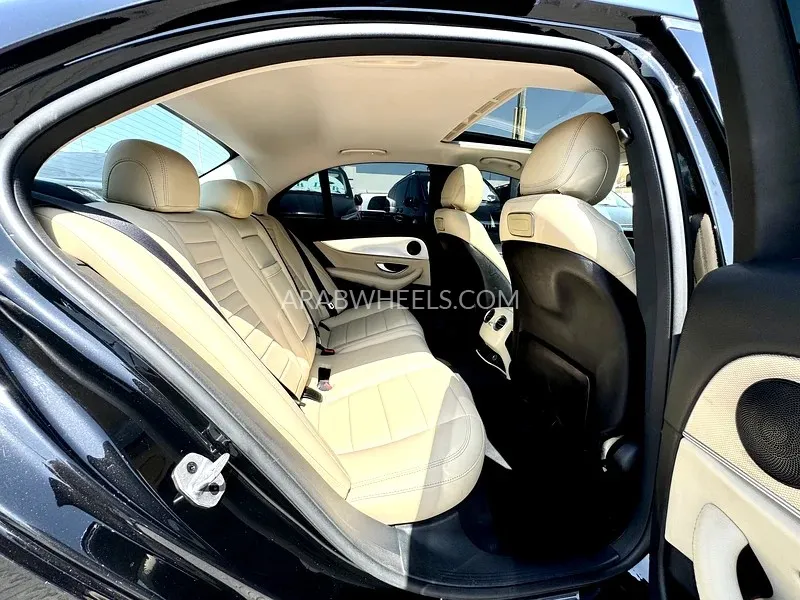 مرسيدس بنز كلاس E 2019 for Sale in الشارقة Image-4