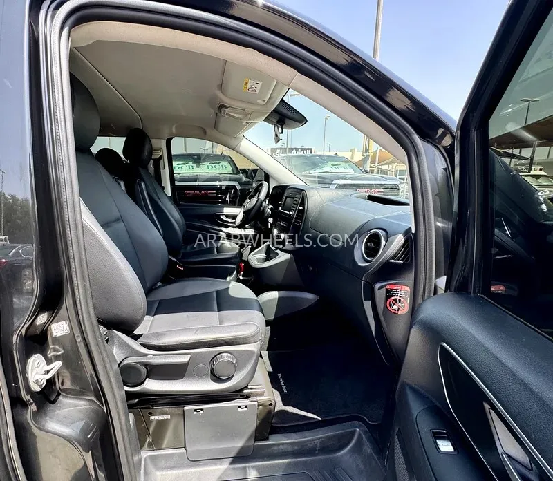 مرسيدس بنز كلاس V 2019 for Sale in الشارقة Image-3