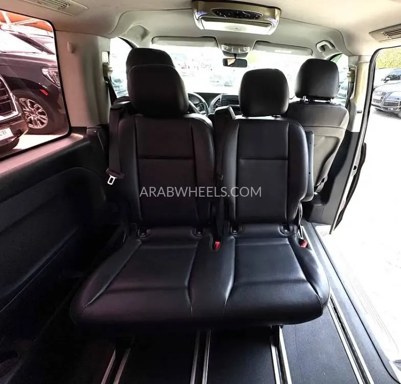 مرسيدس بنز كلاس V 2019 for Sale in الشارقة Image-9