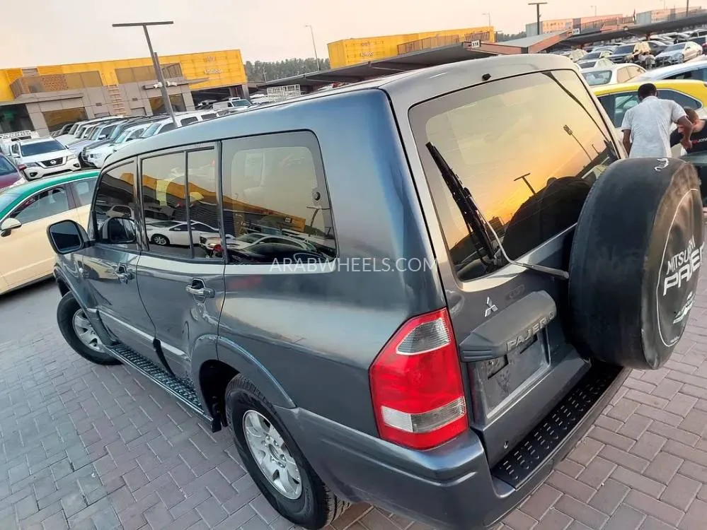 Mitsubishi Pajero 2006 for Sale in Sharjah Image-9