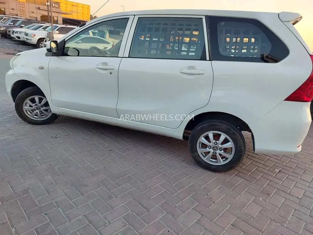 Toyota Avanza 2017 for Sale in Sharjah Image-11