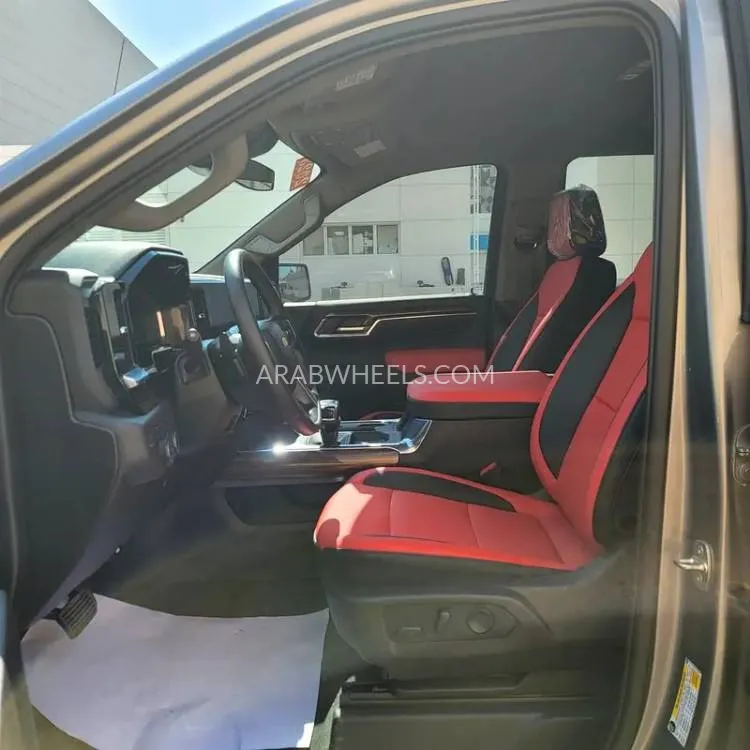 Chevrolet Silverado 2023 for Sale in Sharjah Image-8