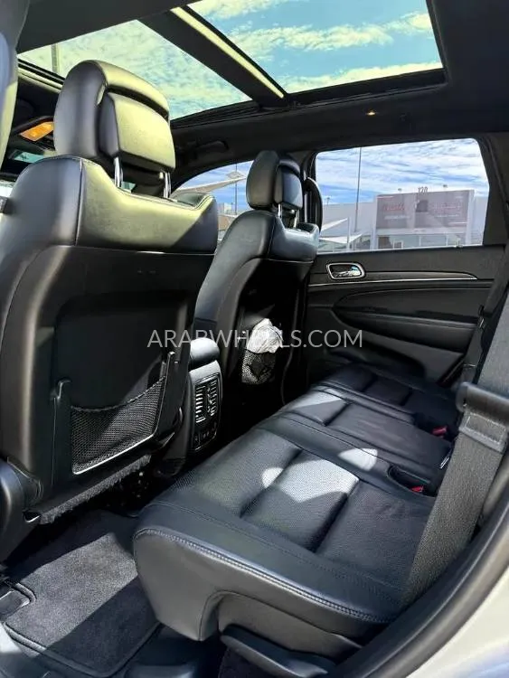 Jeep Cherokee 2018 for Sale in Sharjah Image-4