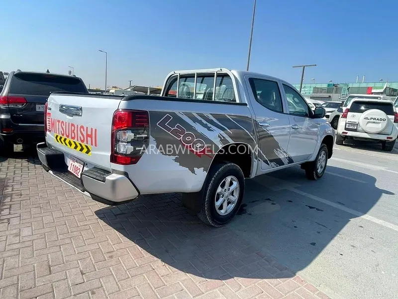 Mitsubishi L200 2019 for Sale in Sharjah Image-11