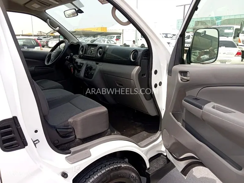 Nissan Urvan 2020 for Sale in Sharjah Image-6