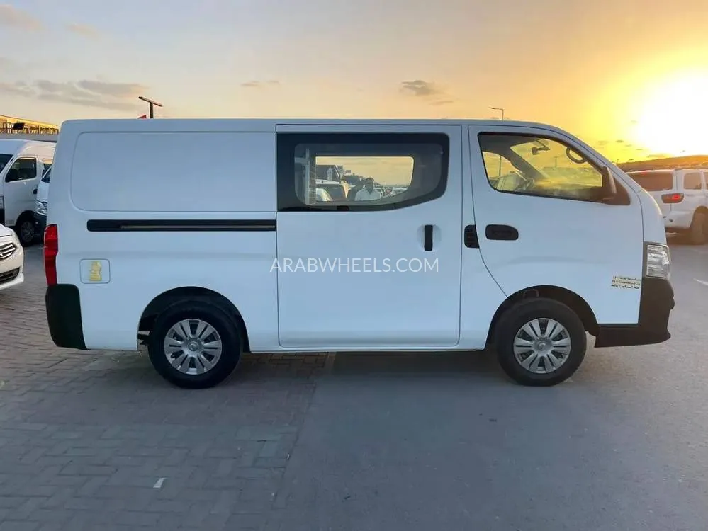 Nissan Urvan 2022 for Sale in Sharjah Image-7