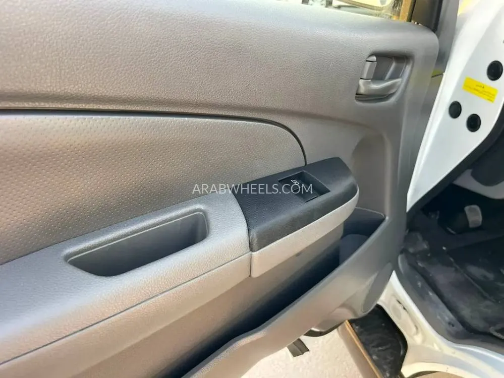 Nissan Urvan 2022 for Sale in Sharjah Image-12