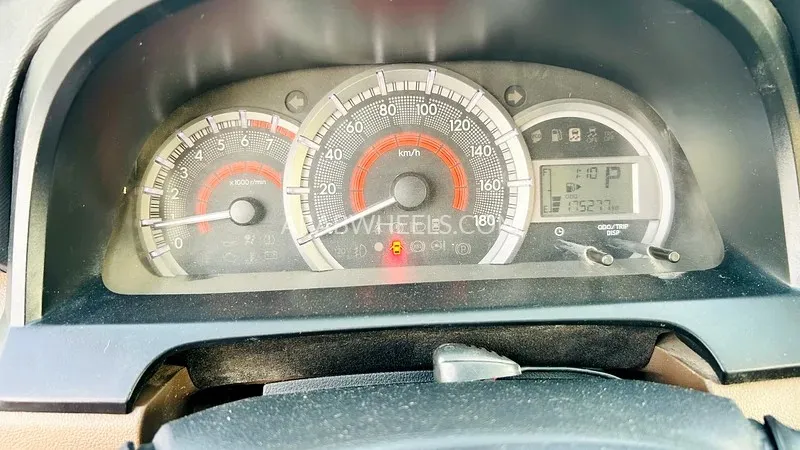 Toyota Avanza 2019 for Sale in Sharjah Image-7