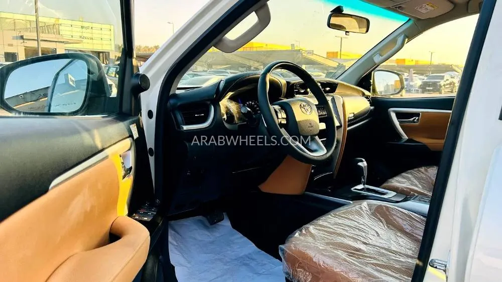 Toyota Fortuner 2019 for Sale in Sharjah Image-3