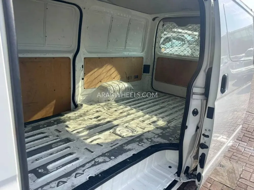 Toyota Hiace 2022 for Sale in Sharjah Image-2