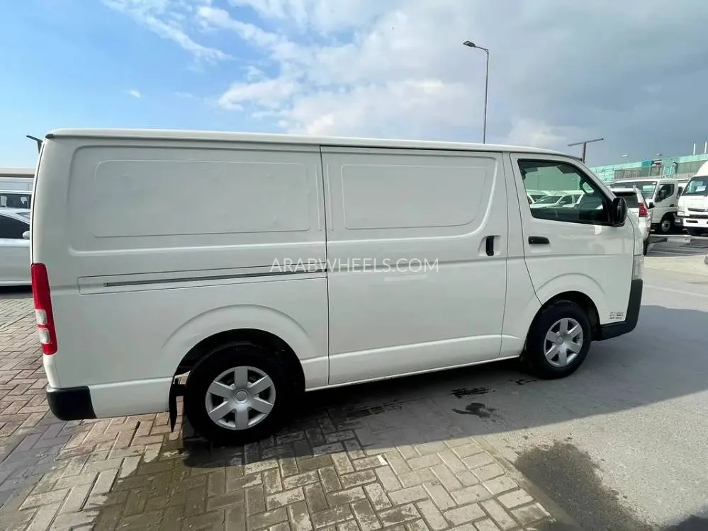 Toyota Hiace 2022 for Sale in Sharjah Image-10