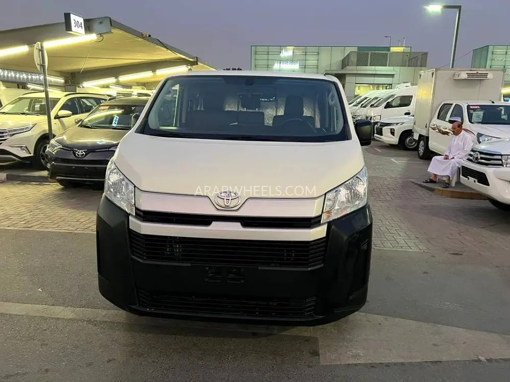 Toyota Hiace 2021 for Sale in Sharjah Image-10
