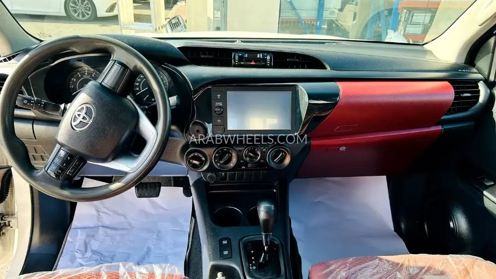 Toyota Hilux 2021 for Sale in Sharjah Image-7