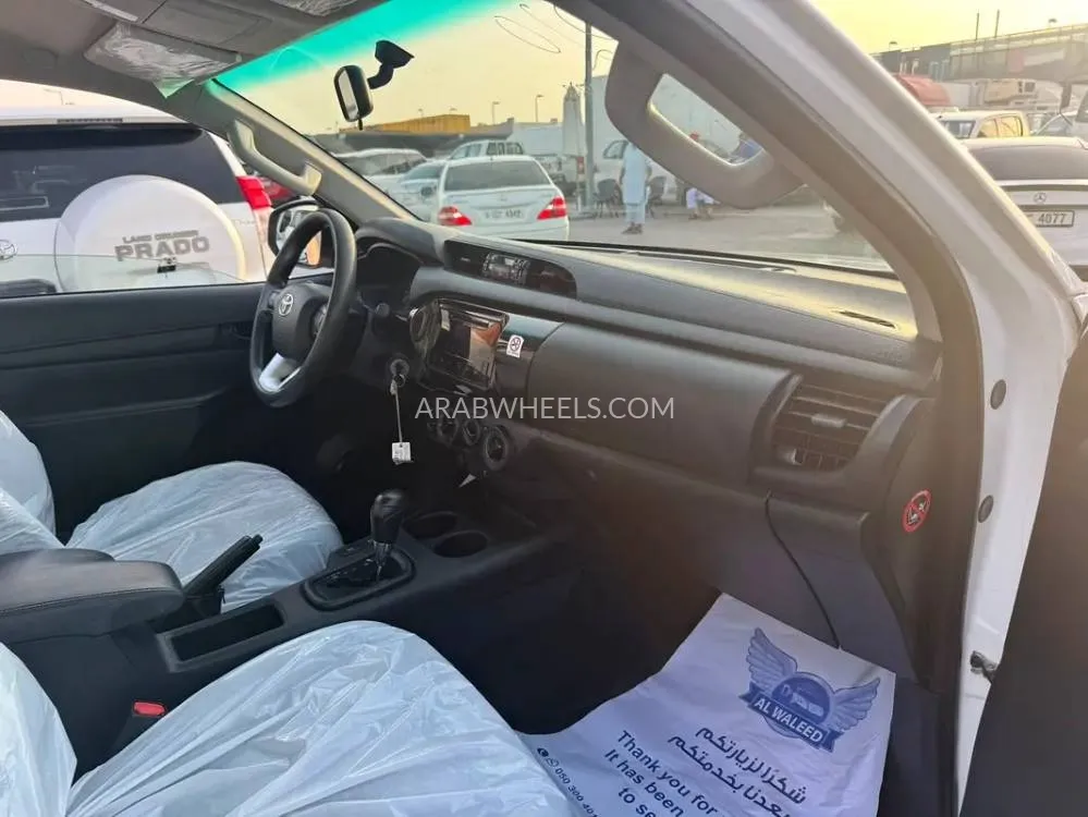 Toyota Hilux 2020 for Sale in Sharjah Image-2