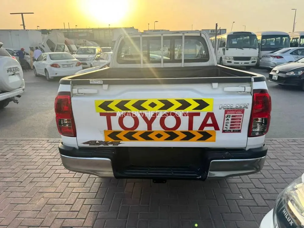 Toyota Hilux 2020 for Sale in Sharjah Image-4