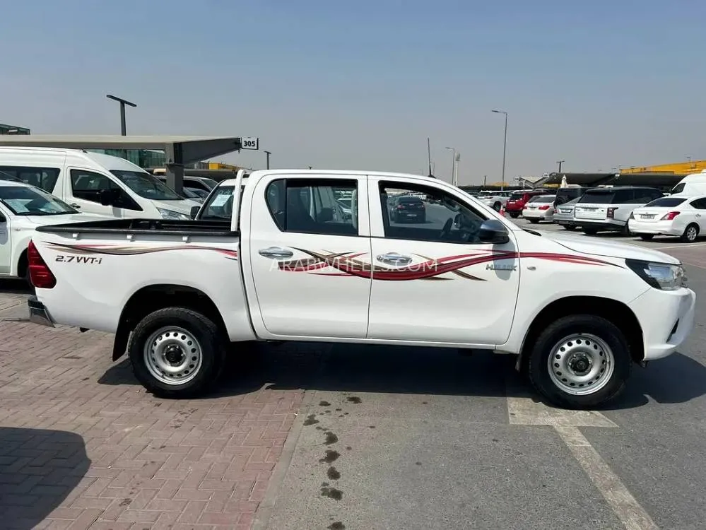 Toyota Hilux 2021 for Sale in Sharjah Image-7