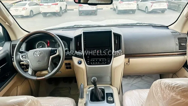 Toyota Land Cruiser 2019 for Sale in Sharjah Image-9