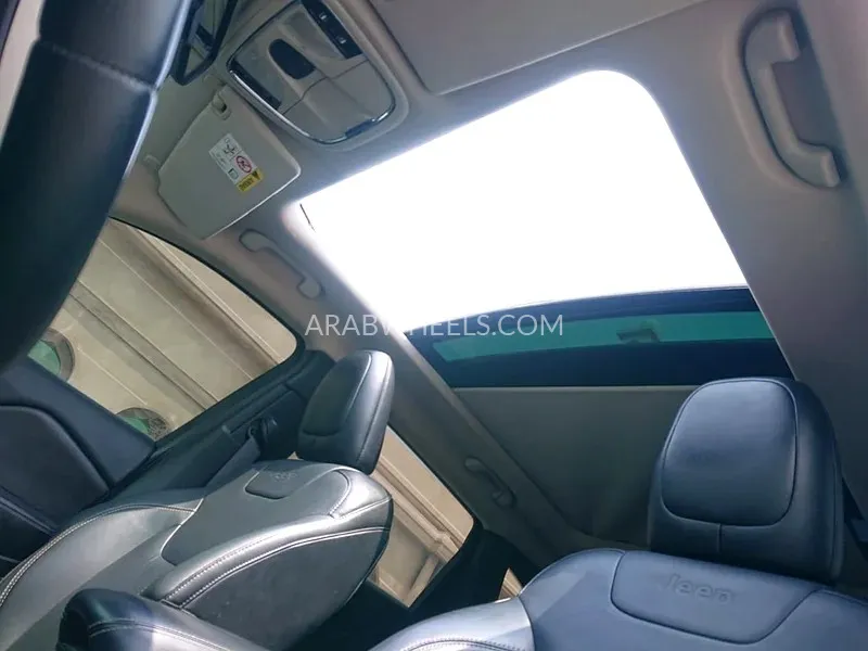 Jeep Cherokee 2014 for Sale in Ajman Image-6