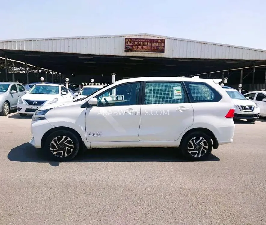 Toyota Avanza 2018 for Sale in Ajman Image-2