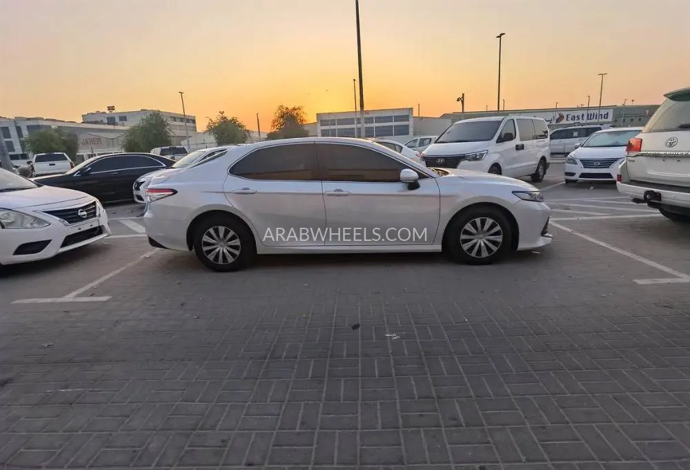 Toyota Camry 2019 for Sale in Abu Dhabi Image-2