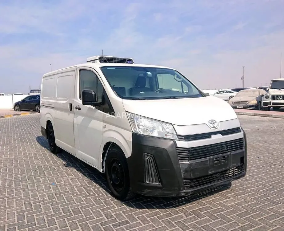 Toyota Hiace 2019 for Sale in Ajman Image-5
