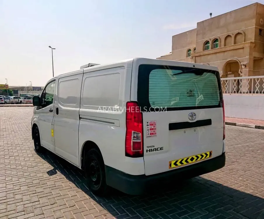 Toyota Hiace 2019 for Sale in Ajman Image-10