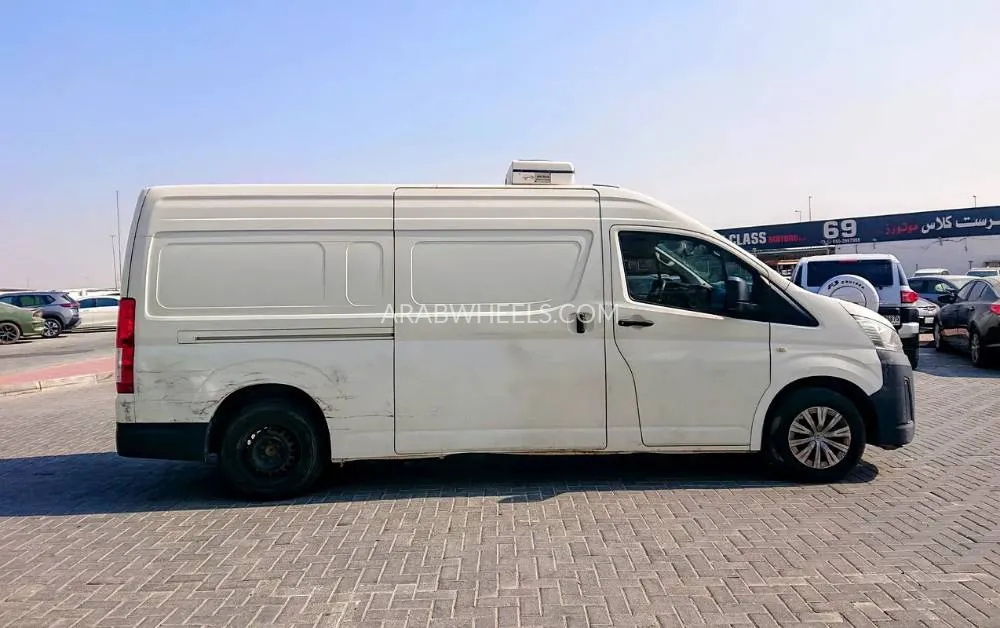 Toyota Hiace 2020 for Sale in Ajman Image-2