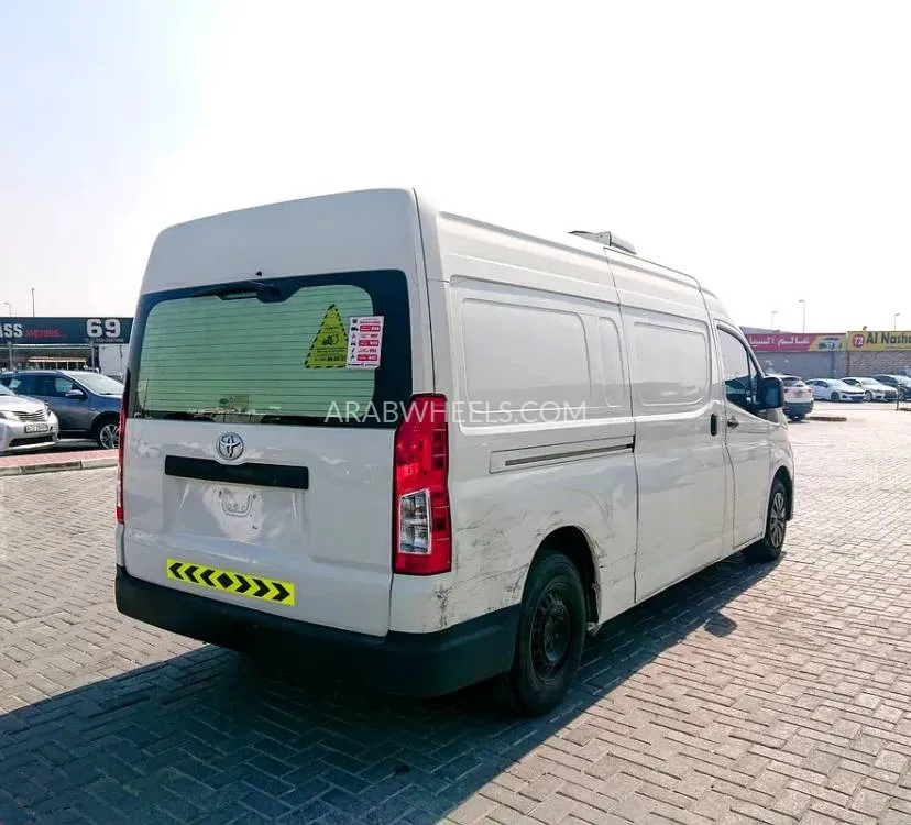 Toyota Hiace 2020 for Sale in Ajman Image-10