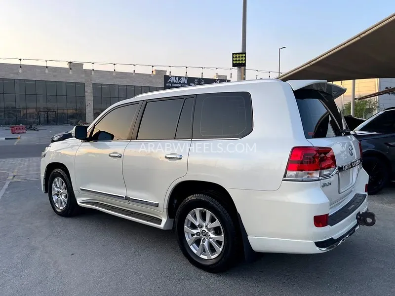 Toyota Land Cruiser 2018 for Sale in Sharjah Image-11