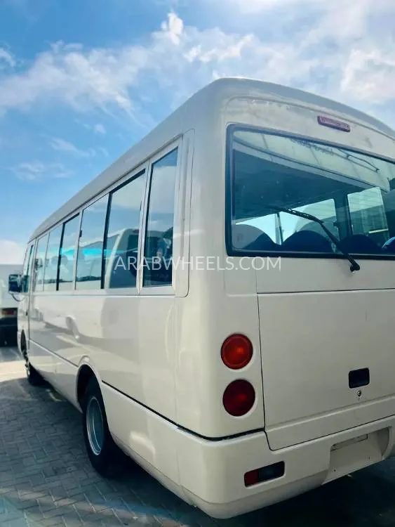 Mitsubishi Fuso 2016 for Sale in Sharjah Image-5