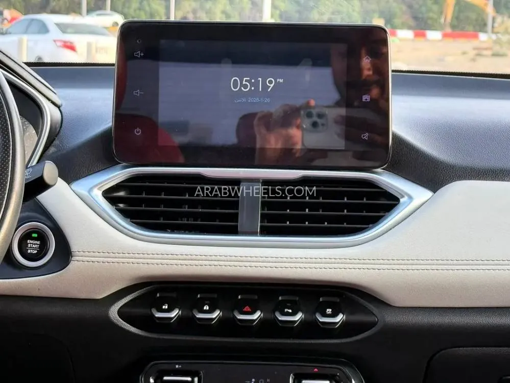 Chevrolet Captiva 2023 for Sale in Sharjah Image-7