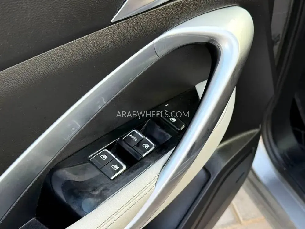 Chevrolet Captiva 2023 for Sale in Sharjah Image-19