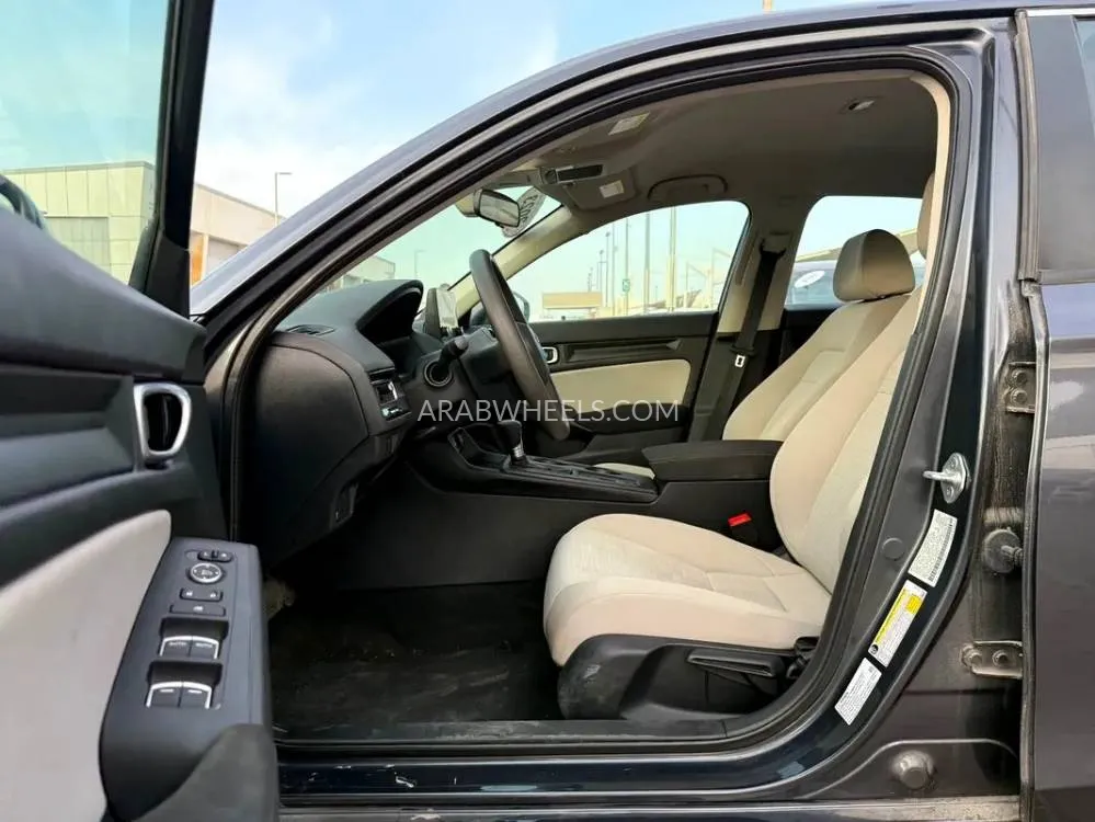 هوندا سيفيك 2023 for Sale in الشارقة Image-4