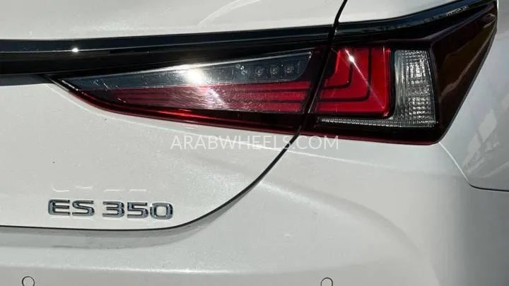 Lexus ES 2023 for Sale in Abu Dhabi Image-4