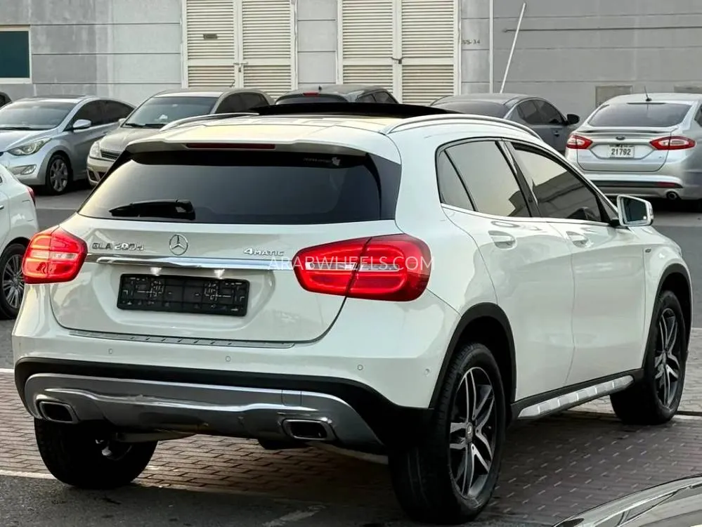 مرسيدس بنز GLA 2017 for Sale in الشارقة Image-16