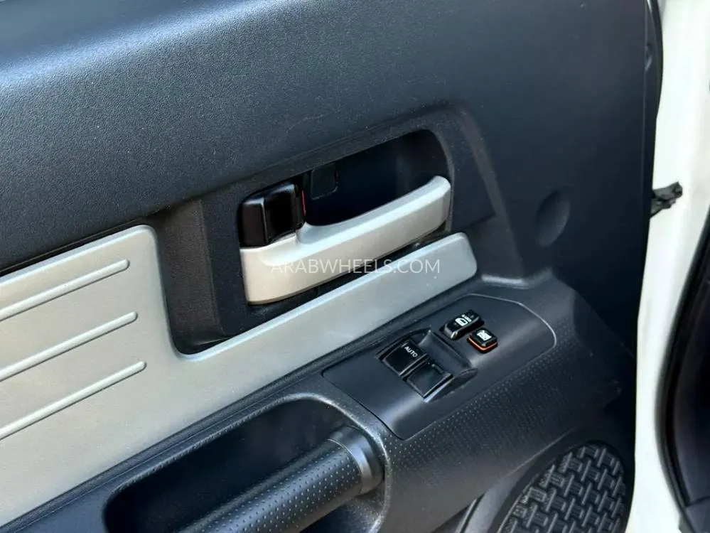 Toyota FJ Cruiser 2009 for Sale in Sharjah Image-3