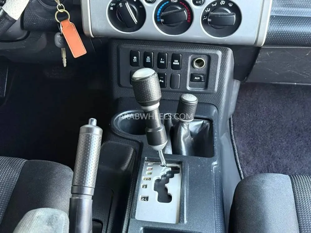 Toyota FJ Cruiser 2009 for Sale in Sharjah Image-4