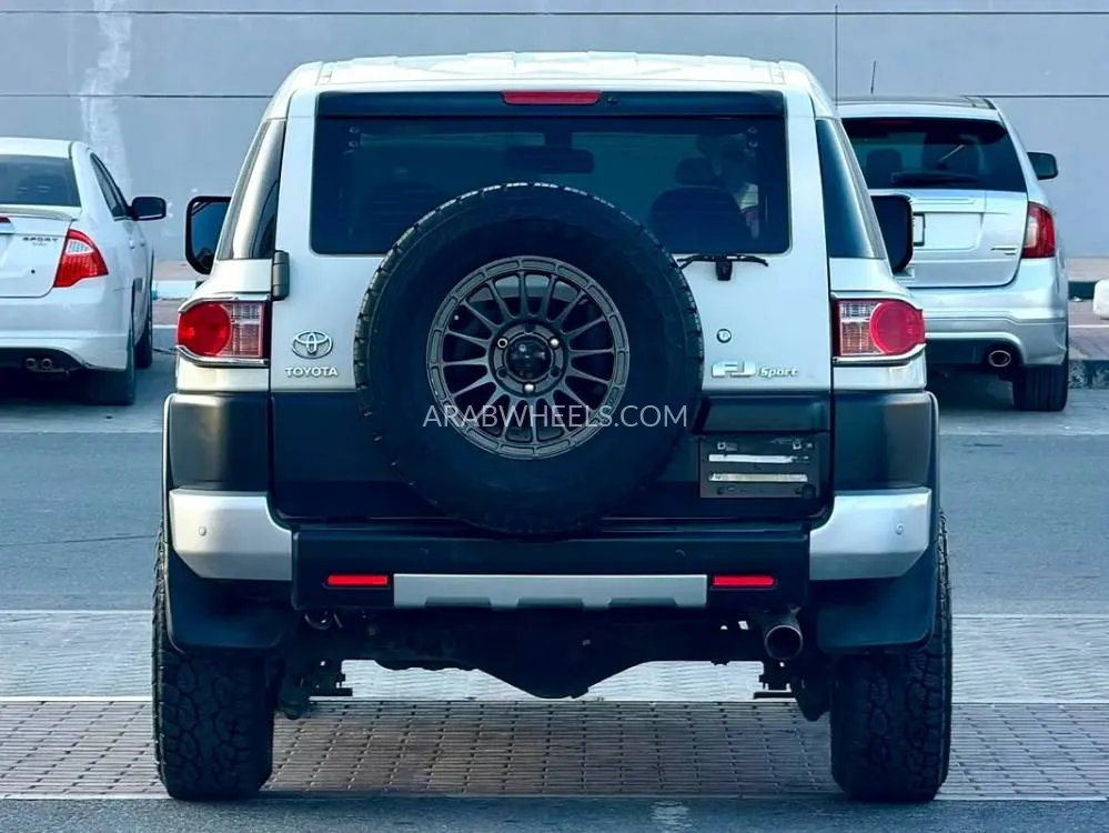 Toyota FJ Cruiser 2009 for Sale in Sharjah Image-5